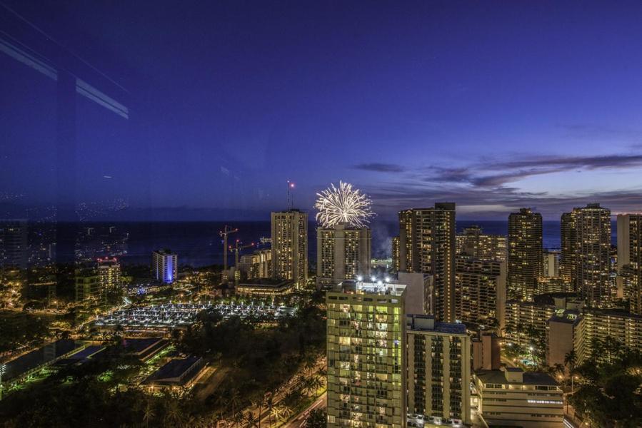شقة Hawaiian Monarch Penthouse 401 By Hawaii Ocean Club هونولولو المظهر الخارجي الصورة